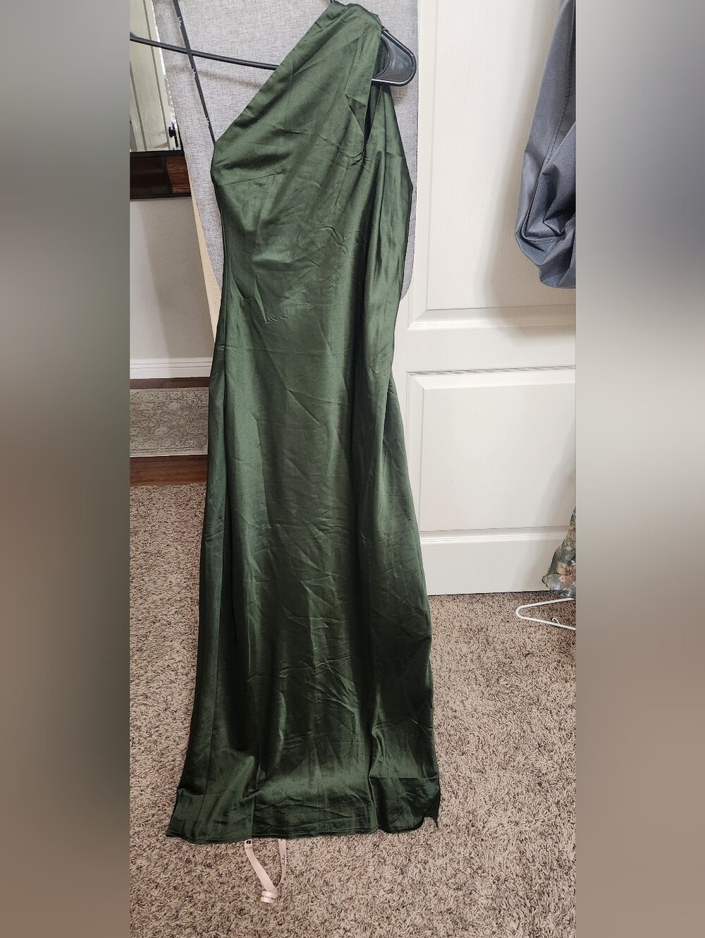 NWT Lulus Signature Elegance Olive Green Satin One-Shoulder Maxi Dress Size M - Picture 3 of 8